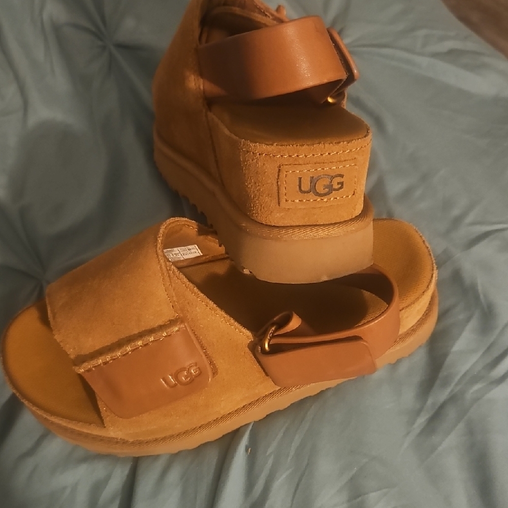 UGG Women Tan Sandals